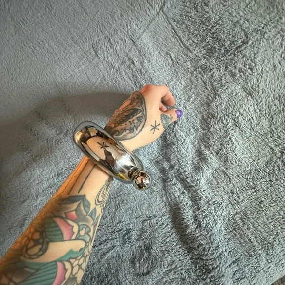 Source Unknown Silver Circular Flask - Picture 4 of 4